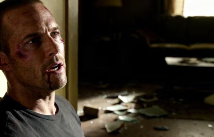  I became his brother's secret lover. Until his out-of-control kiss...